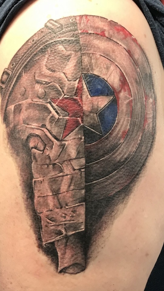 Twitter 上的 TKTX OfficialCaptain America tattoos arent as popular as his  powerful shield Who knew a shield could be used as a weapon and not for  defence Crush your enemies with this