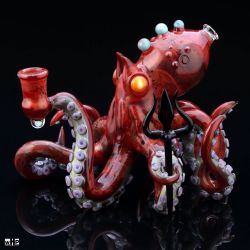 weedporndaily:  @wickedglass does it again just killing it on this kraken piece i shot the other day.  I’m really digging having him bringing me his glass lately.  Very fun to shoot.  I look forward to staging a few shots sometime. by @windhome