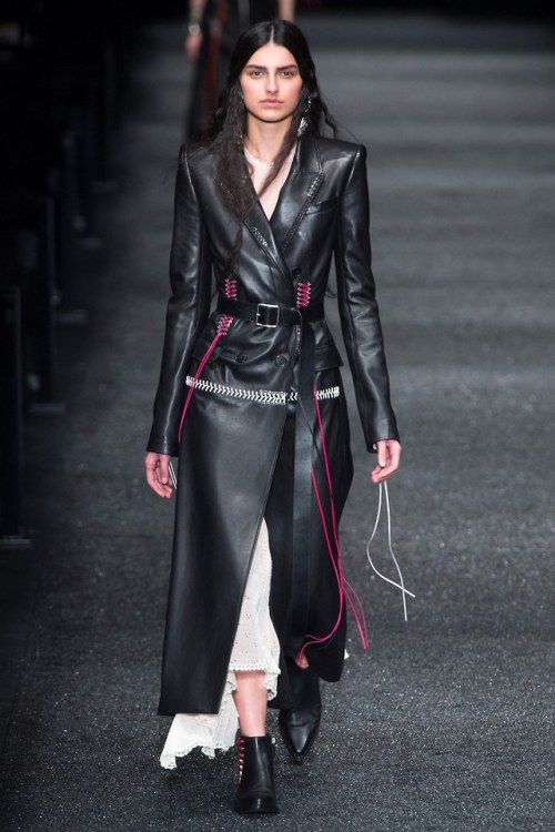Alexander McQueen Fall Winter 2017-2018 RTW