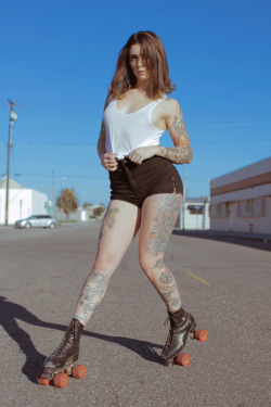 suchafaff:  catrinadacosta:  roller skate