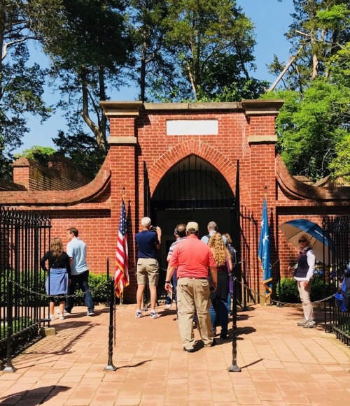Tourists, George Washington’s Tomb, Mount Vernon, Fairfax, 2018.For an old postcard view of the tomb