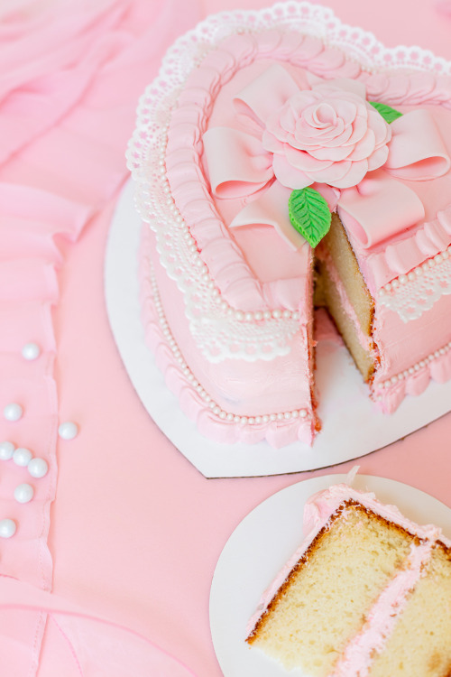 sweetoothgirl:Vintage Valentine Candy Heart Cake