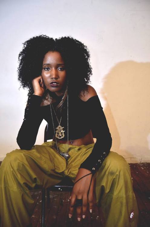 darkskinnedblackbeauty:  yes.