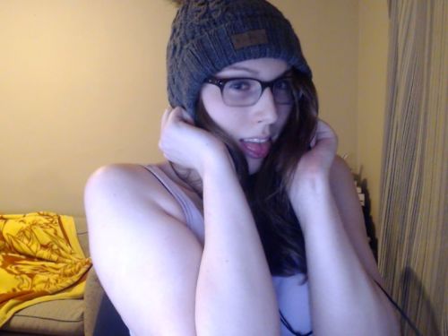 lil-uni:  Hey, I’m camming AT THIS VERY MOMENTCome say Hi, and look at my booty.Cam Link: Tinyurl.com/zkld254  