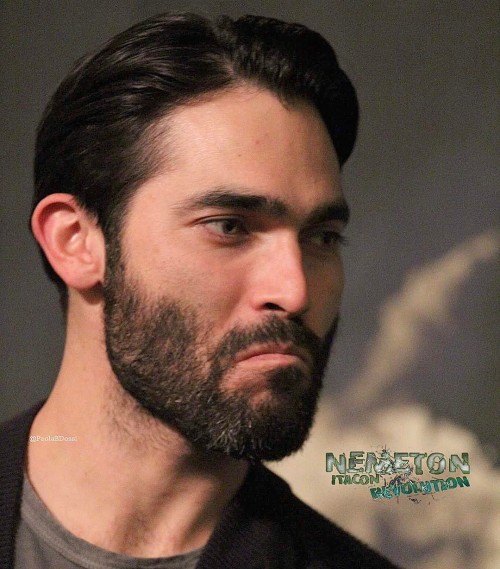 dailytylerhoechlin:
“Tyler during his Nemeton Revolution panel (via Fantasy Events’ instagram)
”