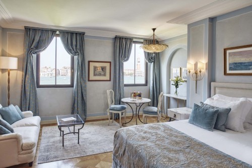 Refurbishment of guestrooms - Hotel Cipriani - Venice - Italy - 2016-2017
In team with: STAF - Fiesole - Florence ;
interior design by TANIT, Paris