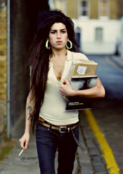 amywinehousequeen:amy jade winehouse