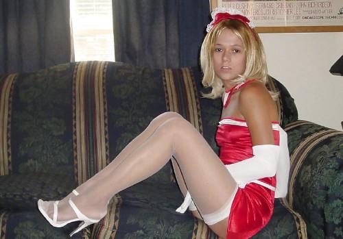 yettocomeout:  She’s cute