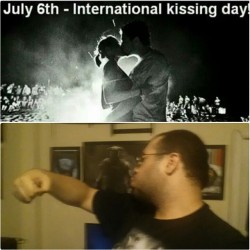 #kissingday #invisiblegirlfriend #foreveralone