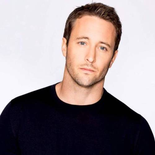 adz4995:Alex O'Loughlin BR Facebook page new Profile Picture