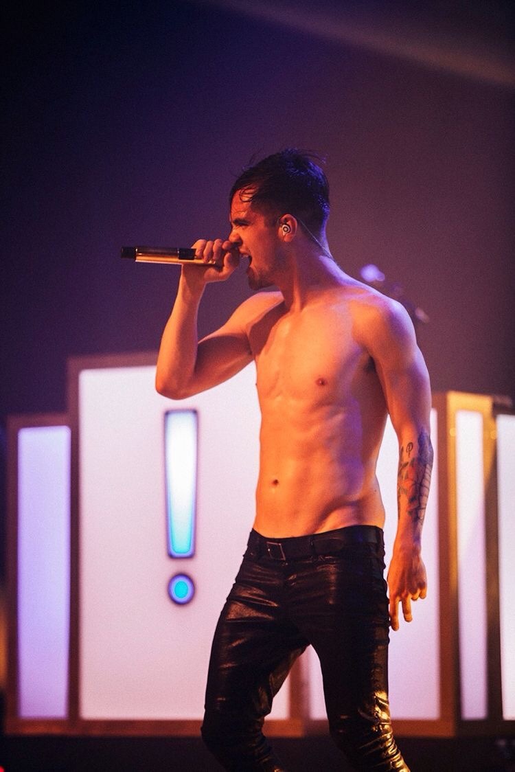 dailybeebourie:here are these pics of brendon to make your day better   Brendon Urie