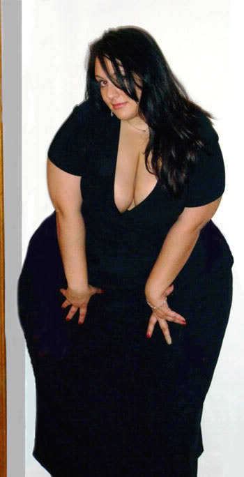 chefbbwlover:  Omg I want to see the body under this dress.