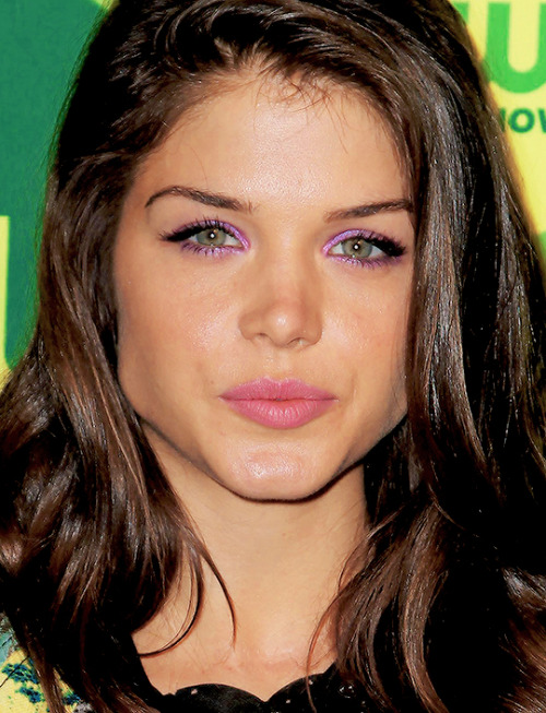 marie avgeropoulos.