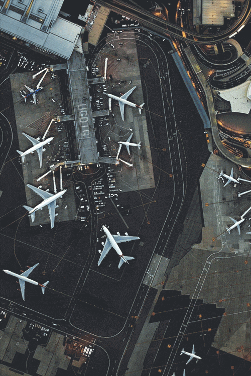 un-gif-dans-ta-gueule:  Airport (edit) A variation of an old gif… 