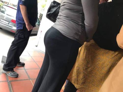 Bontot hakak ni buat abg nyetim di siang Hari….. Buwerkkkkkk