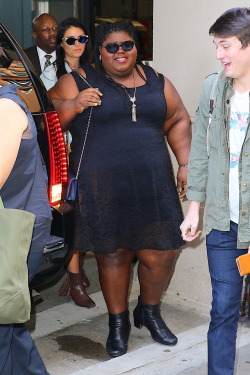 celebritiesofcolor:  Gabourey Sidibe at Huff Post building in NYC 