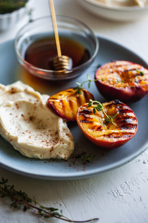 sweetoothgirl: Grilled Peaches With Vanilla Maple Mascarpone