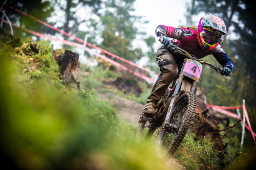 womenscycling: Myriam Nicole and Tracey Hannah practicing for the 2015 Downhill MTB World Champs - 