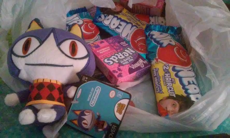 my dear friend suzi sent me a package ;o; ahhhh my favorite candy snacks and CUTE