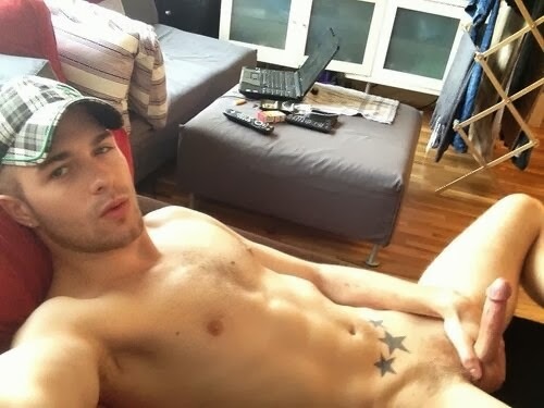 sendmeyourpix:  (via TumbleOn)