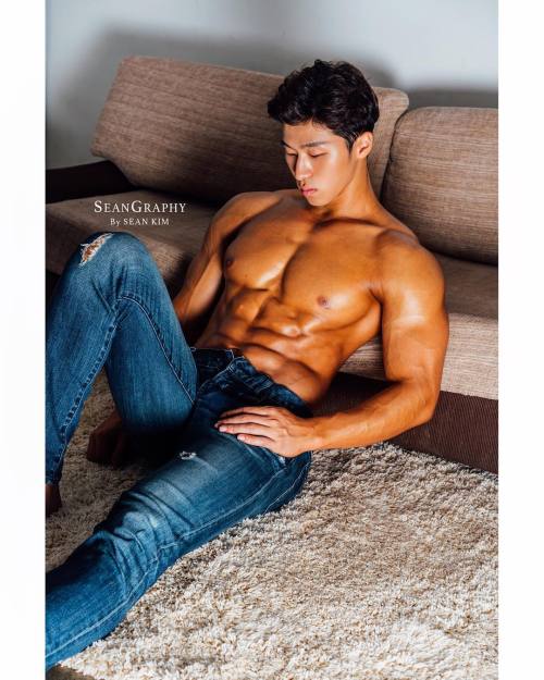 Ripped Asian Hunk adult photos