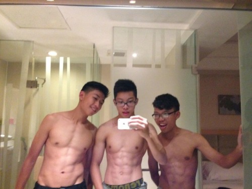 overture69: sjiguy:Elvis Tan and friends were pretty buff for sec sch boys yes