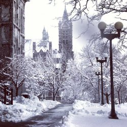 b-carlos:  A snowy day at Syracuse University!