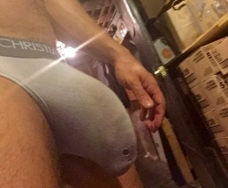jeffyfuckingt:  Sweet gogo bulge.