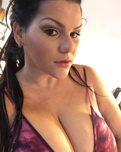 Good morning #thursday #angelinacastrolive #latina #angelinacastro #cubana #bbw #nyadventures by laangelinacastro