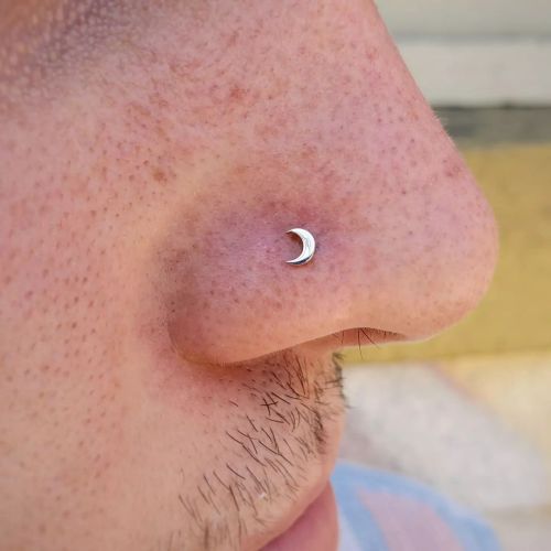 Over the moon with this minimal yet impactful nostril piercing High polish white gold moon by @bvla 