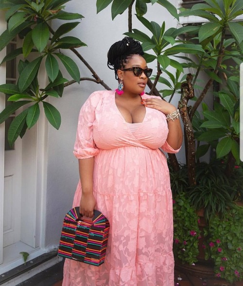bigbeautifulblackgirls: IG @essiegolden See what is new in #PlusSizeFashion or Submit your photo or