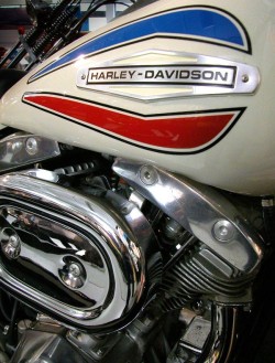 doyoulikevintage: 1971 Harley-Davidson Super Glide