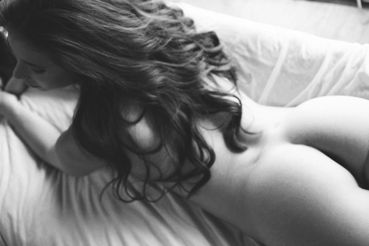 caseycalvertxxx:  A lazy afternoon shooting with Jim Minics (http://www.modelmayhem.com/1638673)