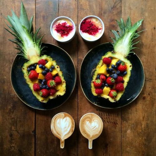 boredpanda:    Loving Man Makes Symmetrical Breakfasts For His Boyfriend Every Morning  