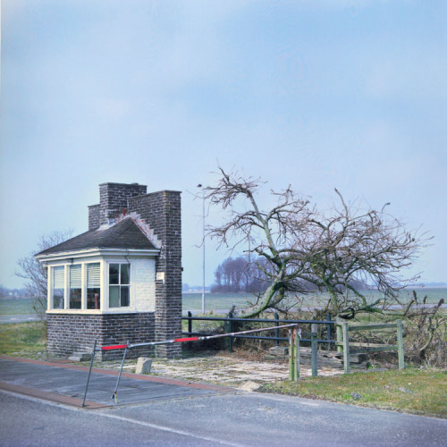 treur: WEIGHBRIDGE &gt;&gt; monumental weighbridge at ulrum, netherlands  (yashica 635,