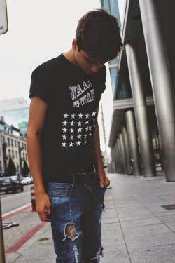 🐧 You Must Be Gay+ To View This Blog*