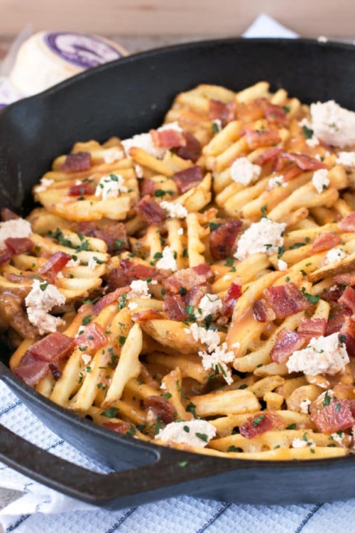 guardians-of-the-food:Waffle Fry Spicy Pepper Bacon Poutine