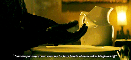 stevenrogered:Shadow and Bone + subtly showing us Kaz’s touch aversion without actually mentio