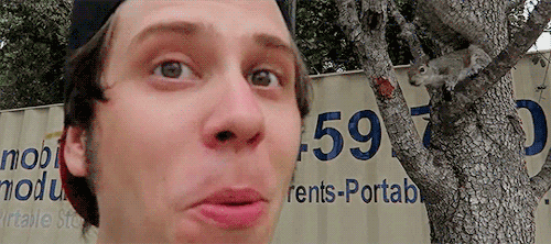y0u-tubers:  Rubius + ardilla.