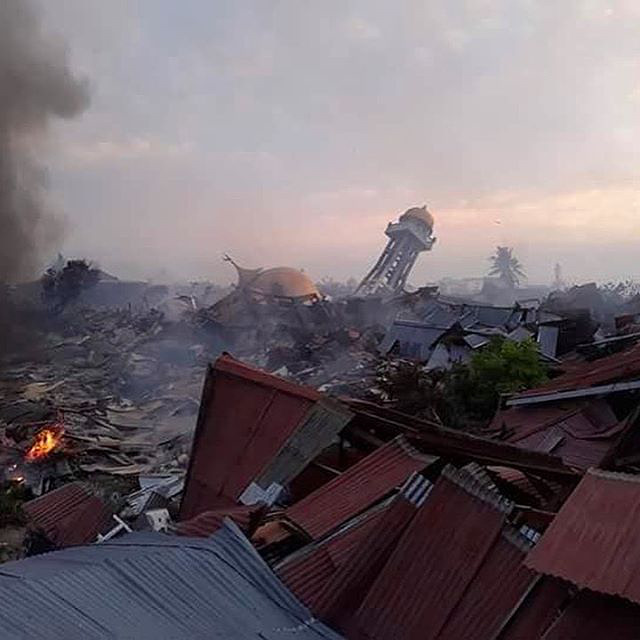i-restuff: i-restuff:   pizzabarnes:  AGAIN. I see nothing about this side of the country on this site. PLEASE. Send as much as you can manage their way - support, money, whatever you can.   My hometown (Balikpapan) was literally accros the sea from this