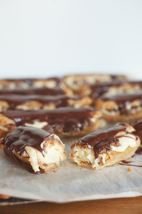 chocolateguru:Dulce de Leche Eclairs 