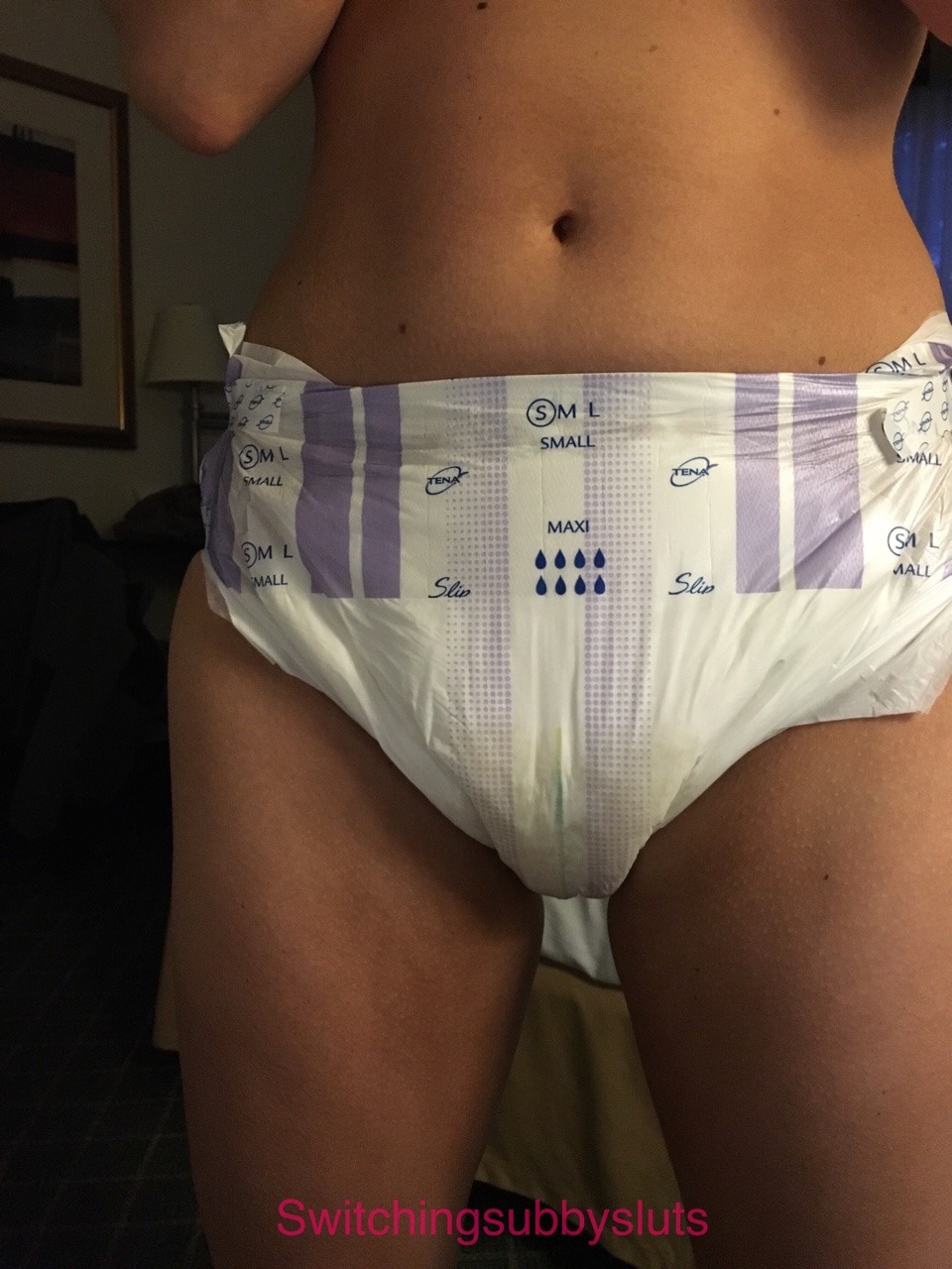 switchingsubbysluts:  Diapered princess in the hotel room