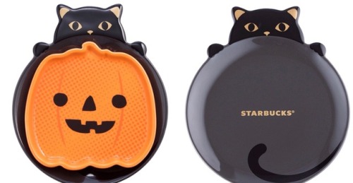 Taiwan Starbucks released a black cat mugs, tumblers, and plates. They are soo adorable that I wish 