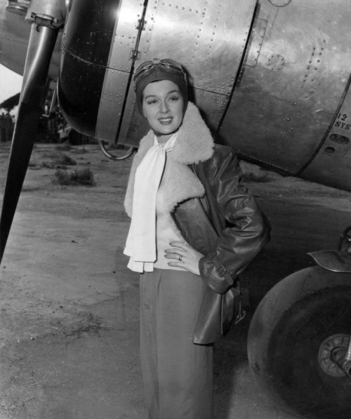 Rosalind Russell Propaganda Like Roz Is Gorgeous, Funny, Quick, She Doesn't Take Herself Too Seriously