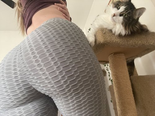 yogapantlouv:  Italian ass