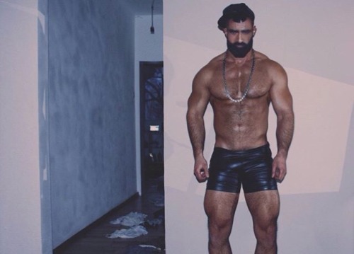 beardburnme:  muzav.lachin Instagram