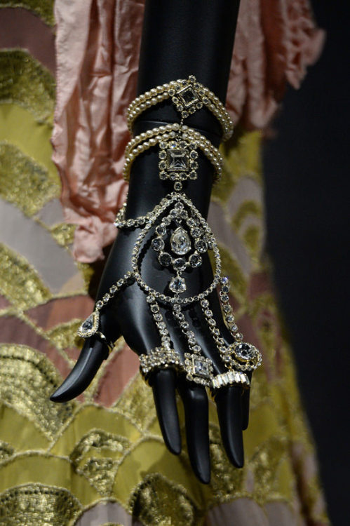 fuckrashida:  Jewelry from Christian Dior’s Fall/Winter 1999 “Matrix” Haute Couture collection.
