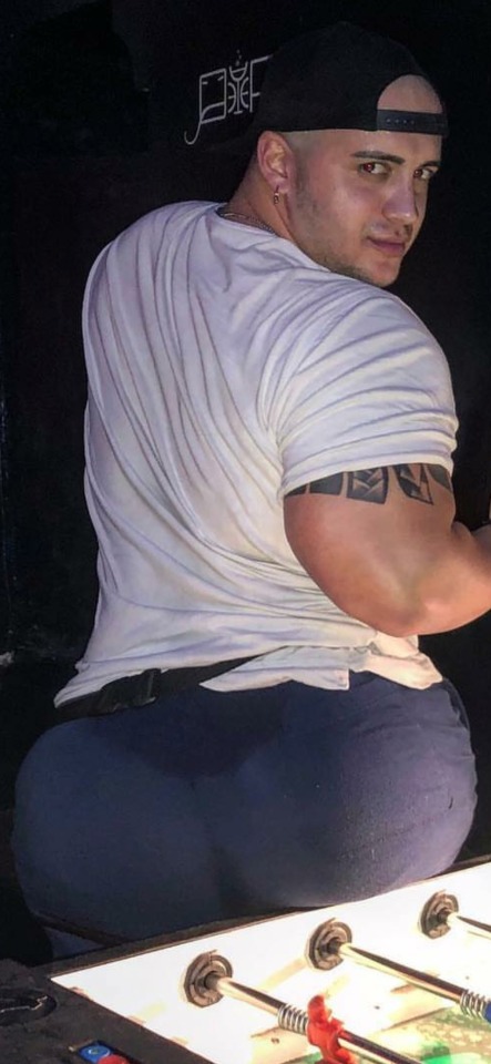 allaboutbuttsblog:Big sweaty ass