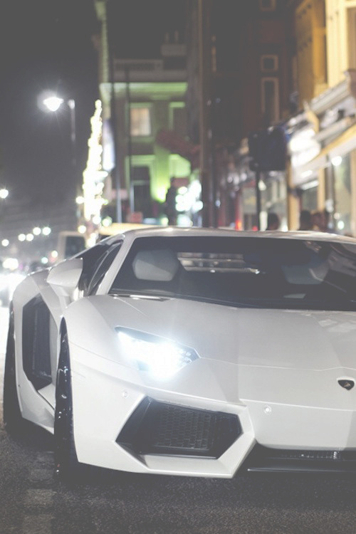lightexponent:  Aventador | Credit