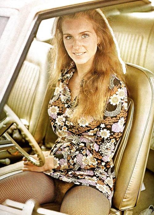 mastermind1967:REALLY L O V E black hairy upskirts!!!